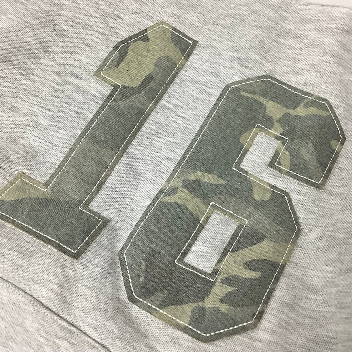 섭듀드 카모 레터링 오프숄더 스웻셔츠 맨투맨 상품이미지5