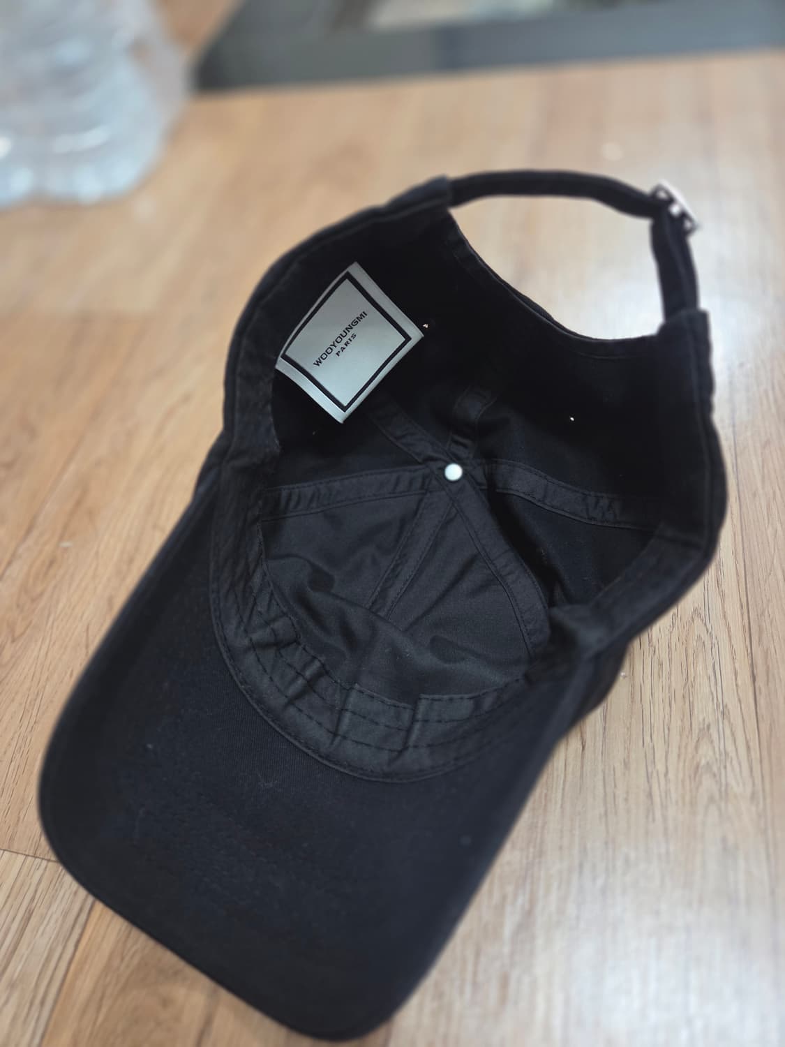 우영미 화이트 자수 로고 볼캡 블랙 상품이미지3