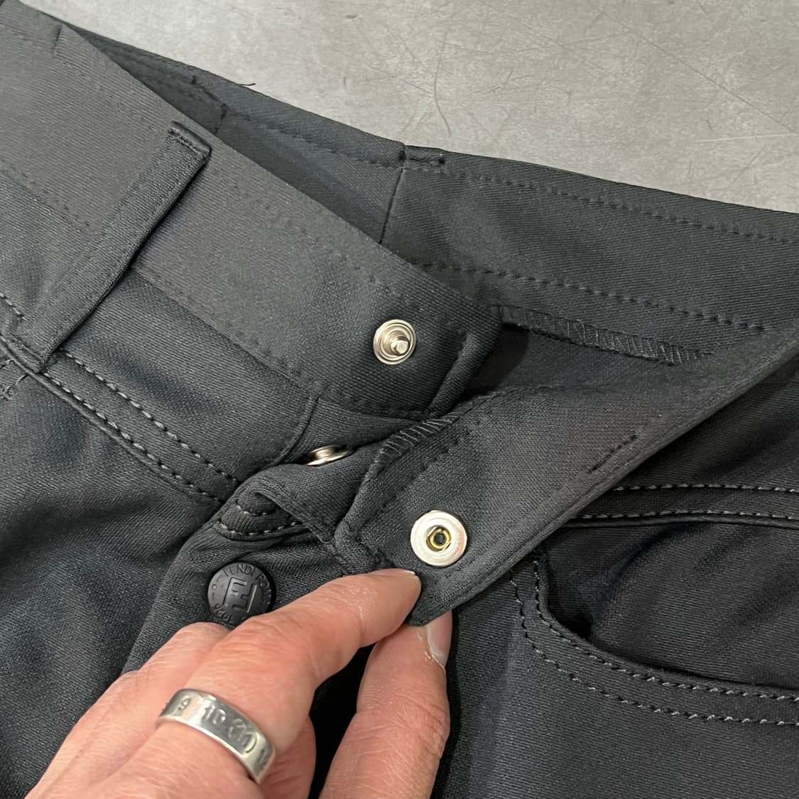  펜디 아카이브 슬림핏 팬츠 y14474 상품이미지4