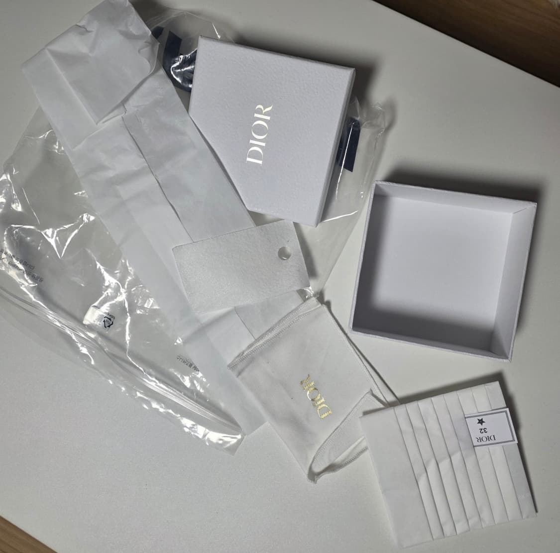 디올 오블리크 새들 블룸 카드지갑 (풀박스)(거의 새상품)(정품) 상품이미지3