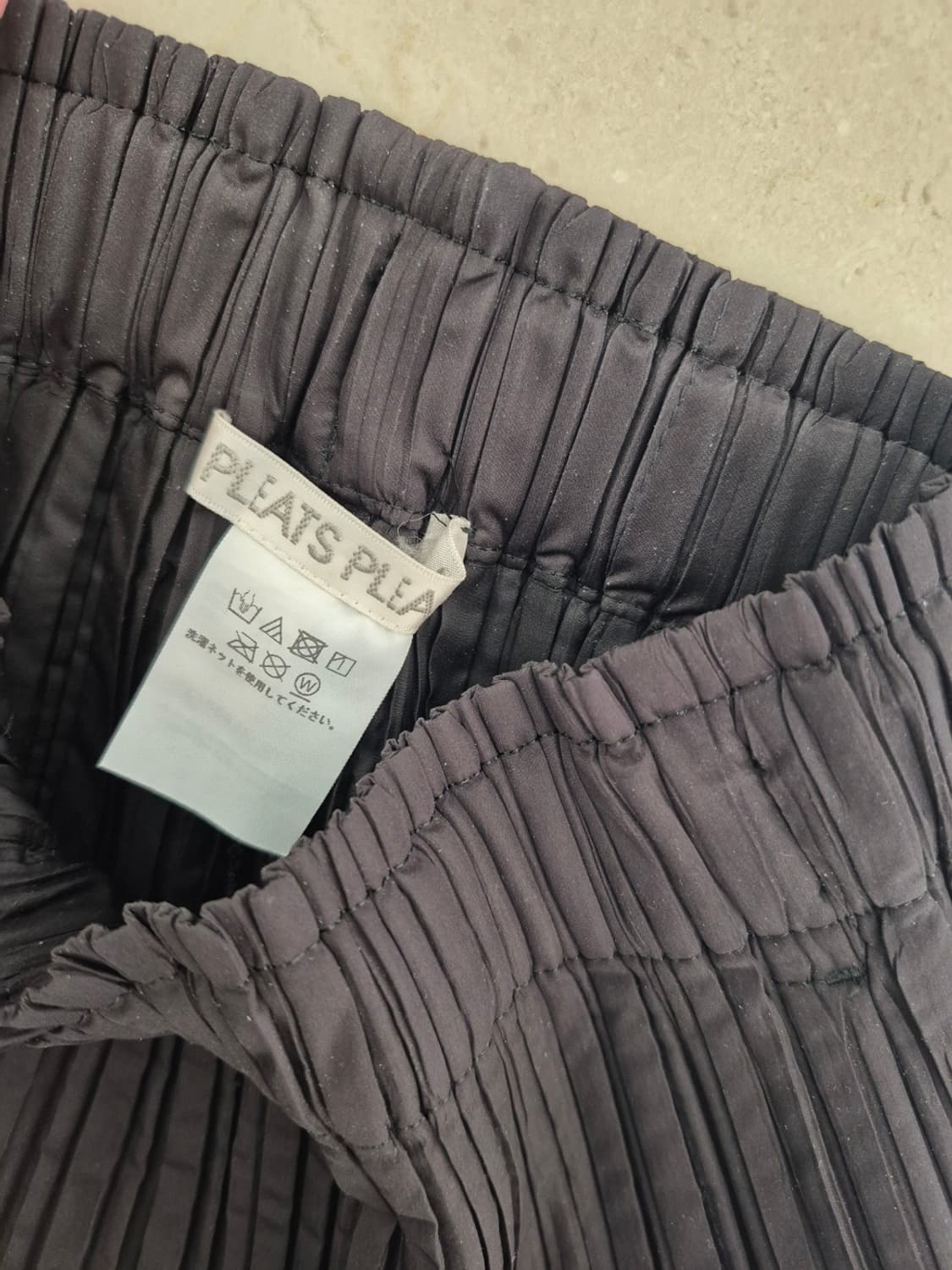 이세이미야케 플리츠플리즈 패디드 팬츠 여성 상품이미지8