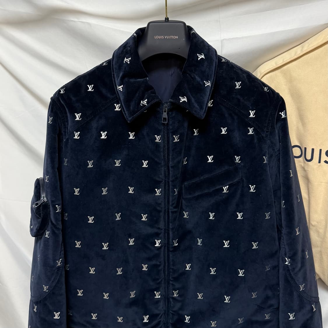 [S+급/48] 루이비통 LV 벨벳 이브닝 모노그램 블루종 자켓 상품이미지2