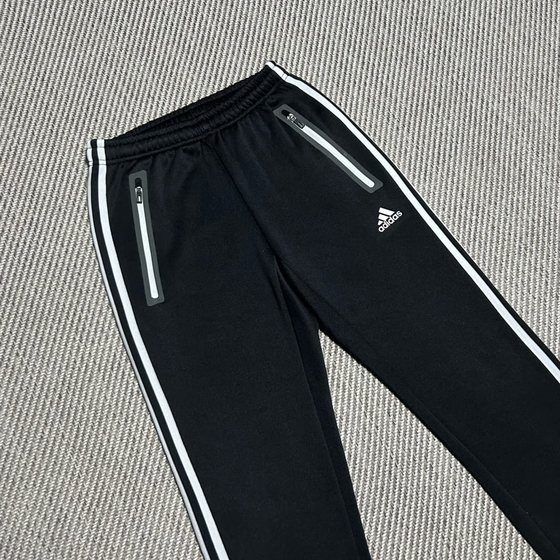 [S] adidas 아디다스 기모 검/흰 슬림핏 트레이닝 팬츠 상품이미지2