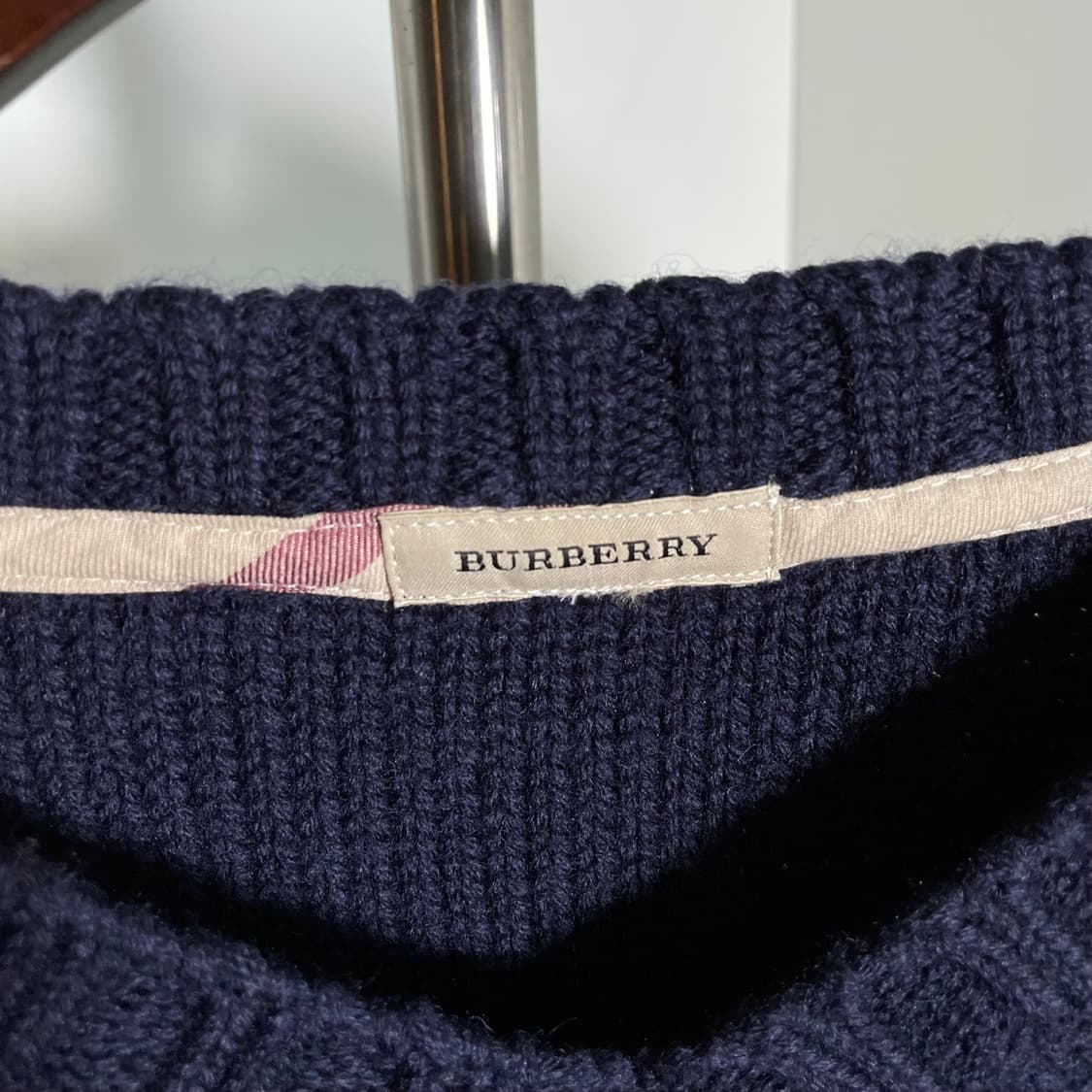 버버리 케이블 체크 암패치 V넥 니트 상품이미지5