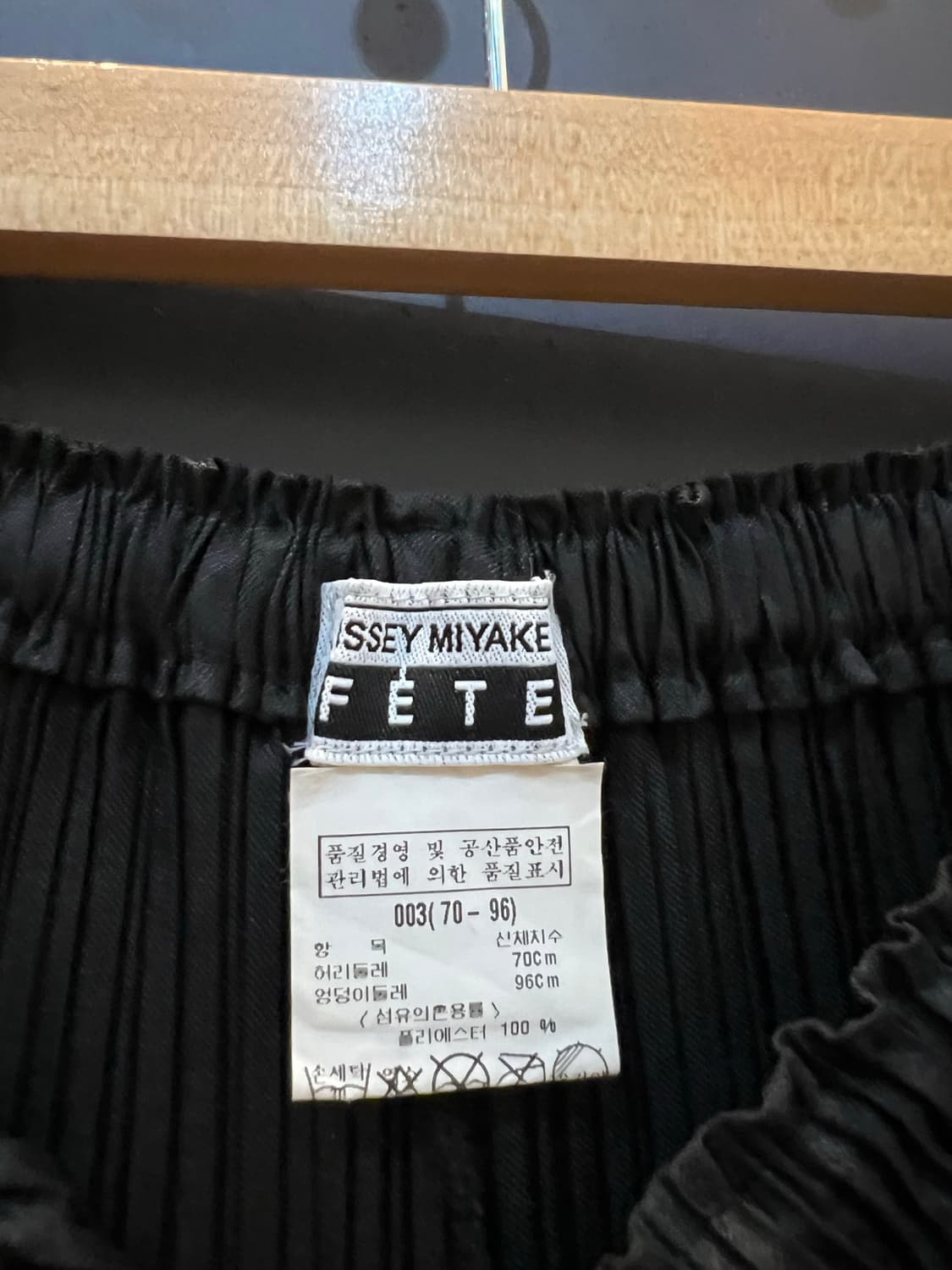 이세이 미야케 페테 플리츠 블랙 팬츠 상품이미지3