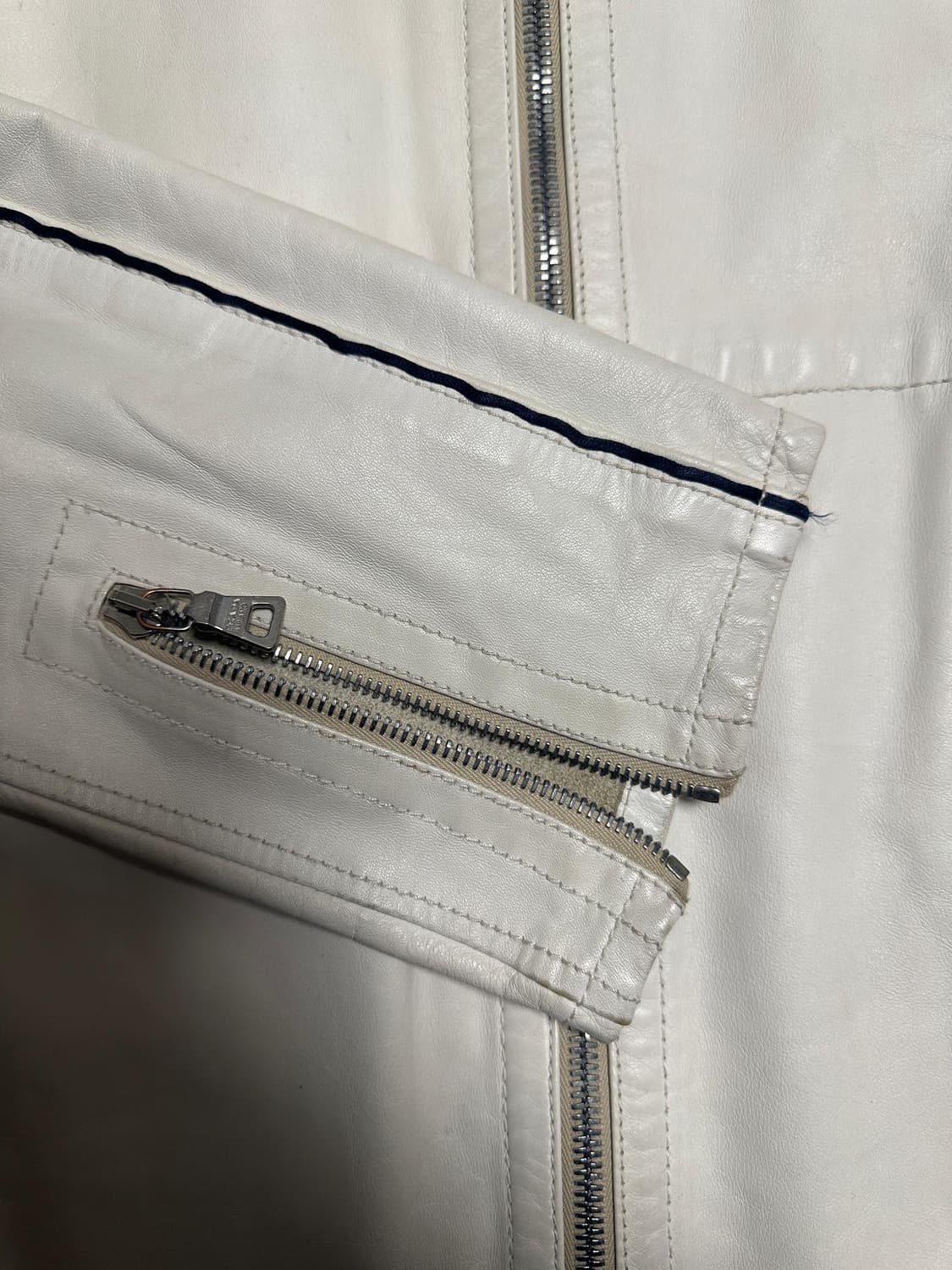 프라다 화이트 레더자켓 상품이미지3