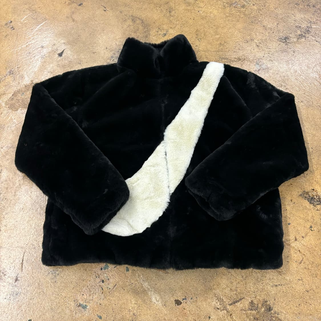 나이키 블랙 빅 스우시 퍼 털 자켓 집업 상품이미지2