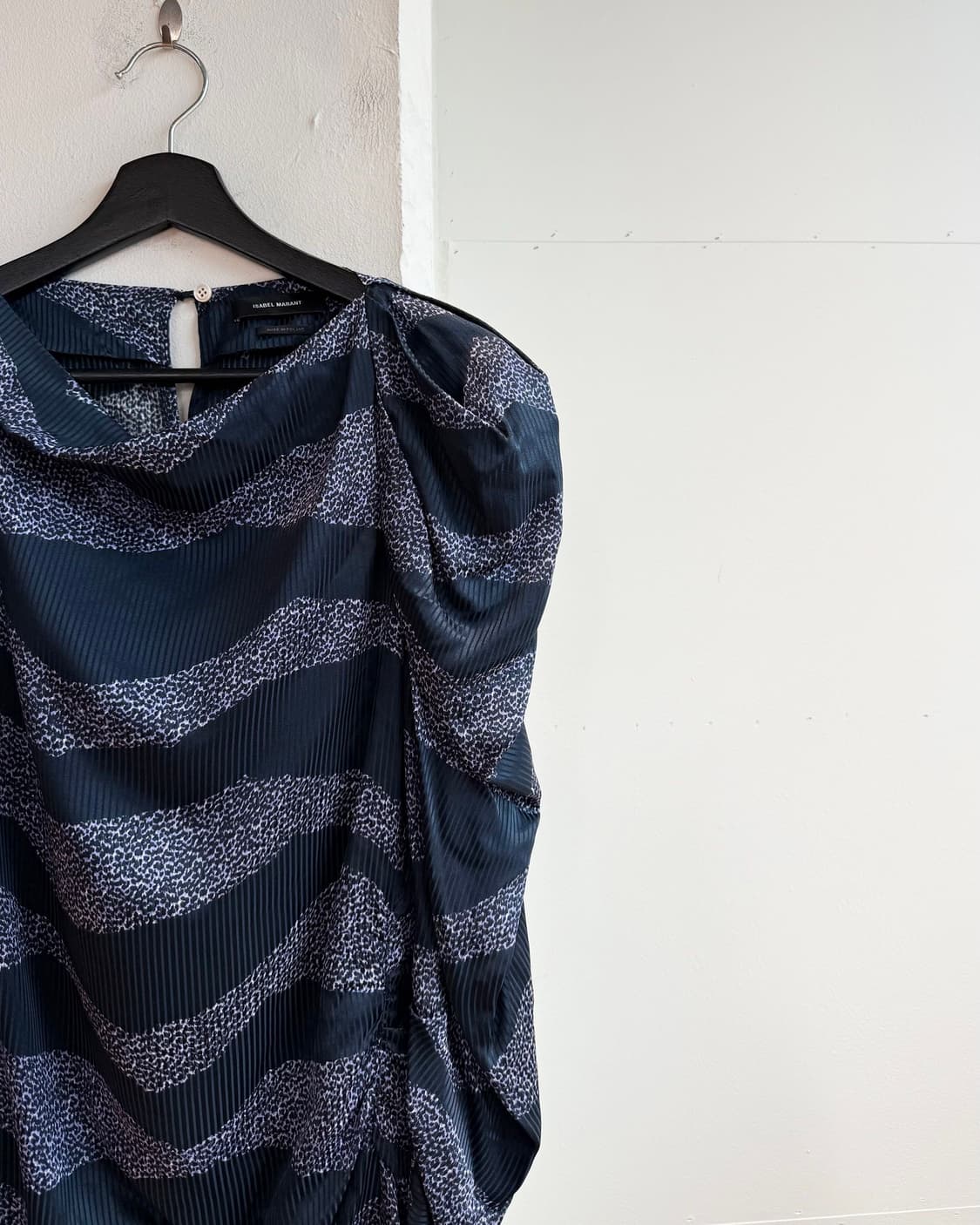 이자벨마랑 네이비 스트라이프 셔링 블라우스  상품이미지5