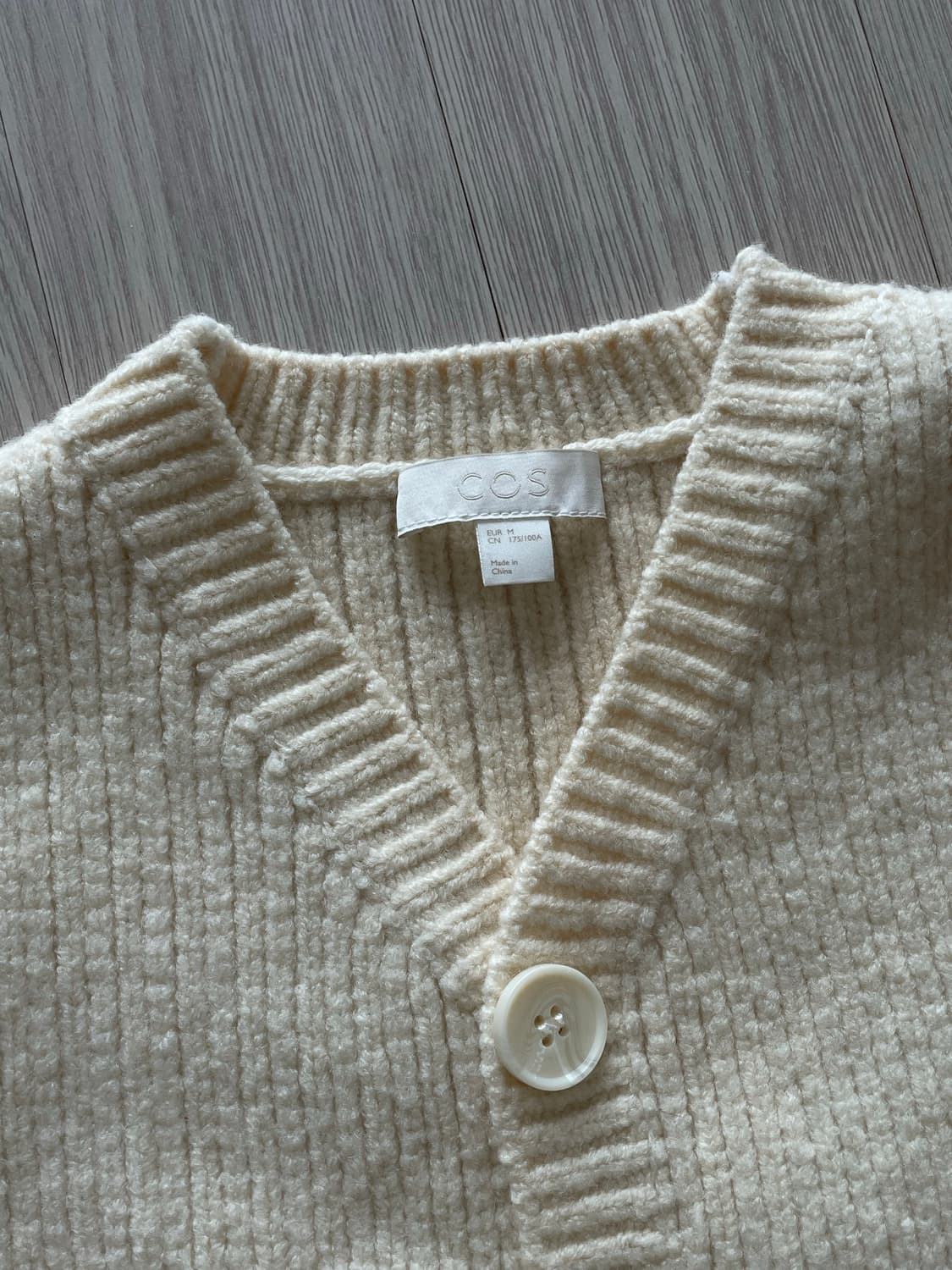 COS 브이넥 가디건 상품이미지3