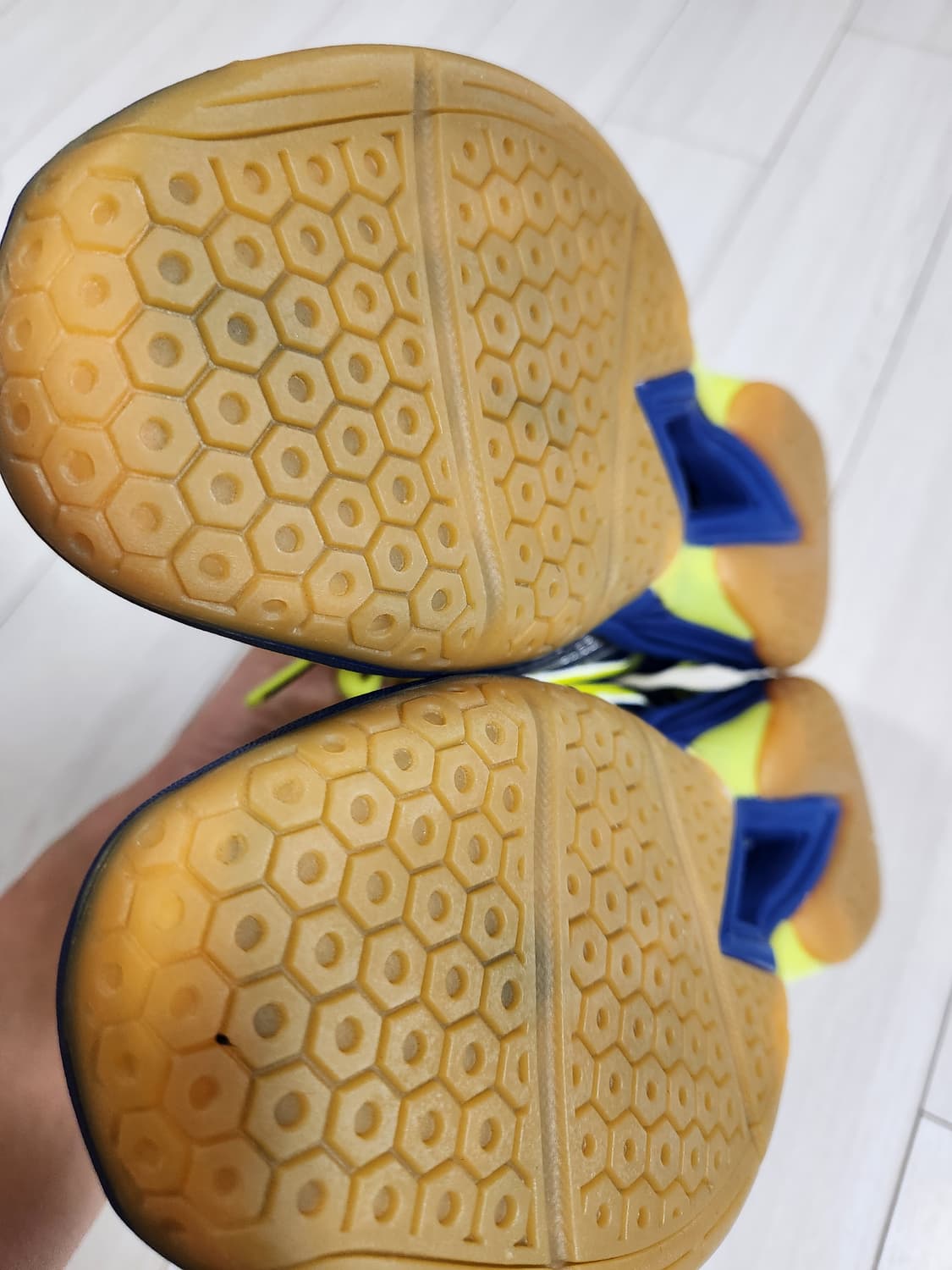 가와사키 배드민턴화 사이즈240

여러 중고사이트에도 같이 판매하고 있어 상품이미지6