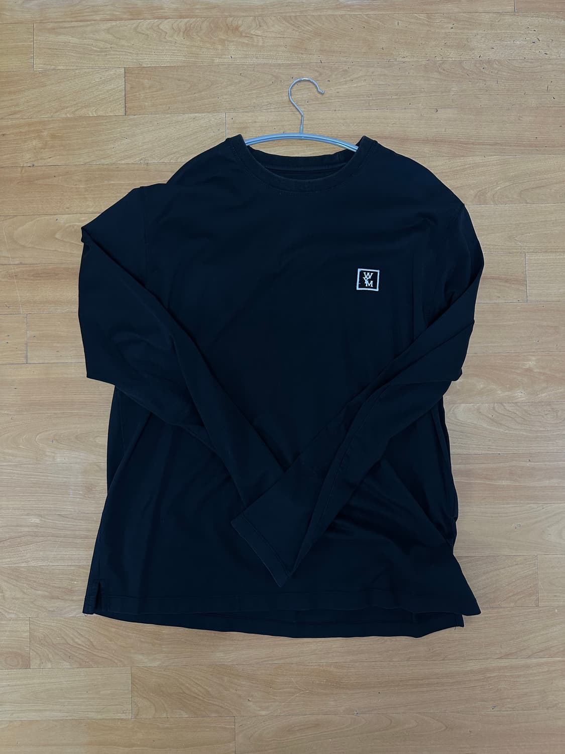 우영미 코튼 백로고 롱슬리브 티셔츠 블랙 상품이미지3