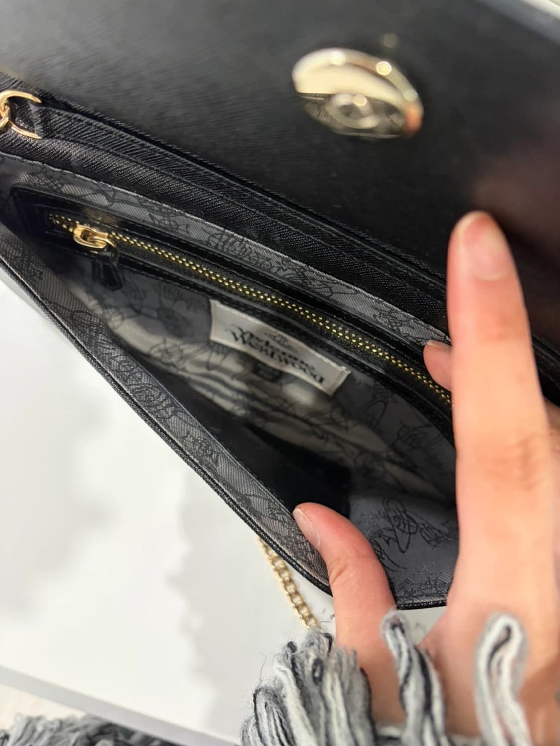 (오늘만 9만원) 정품 비비안웨스트우드 블랙 체인백  상품이미지4