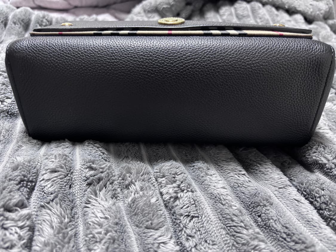 버버리 노트백 판매합니다. 상품이미지6