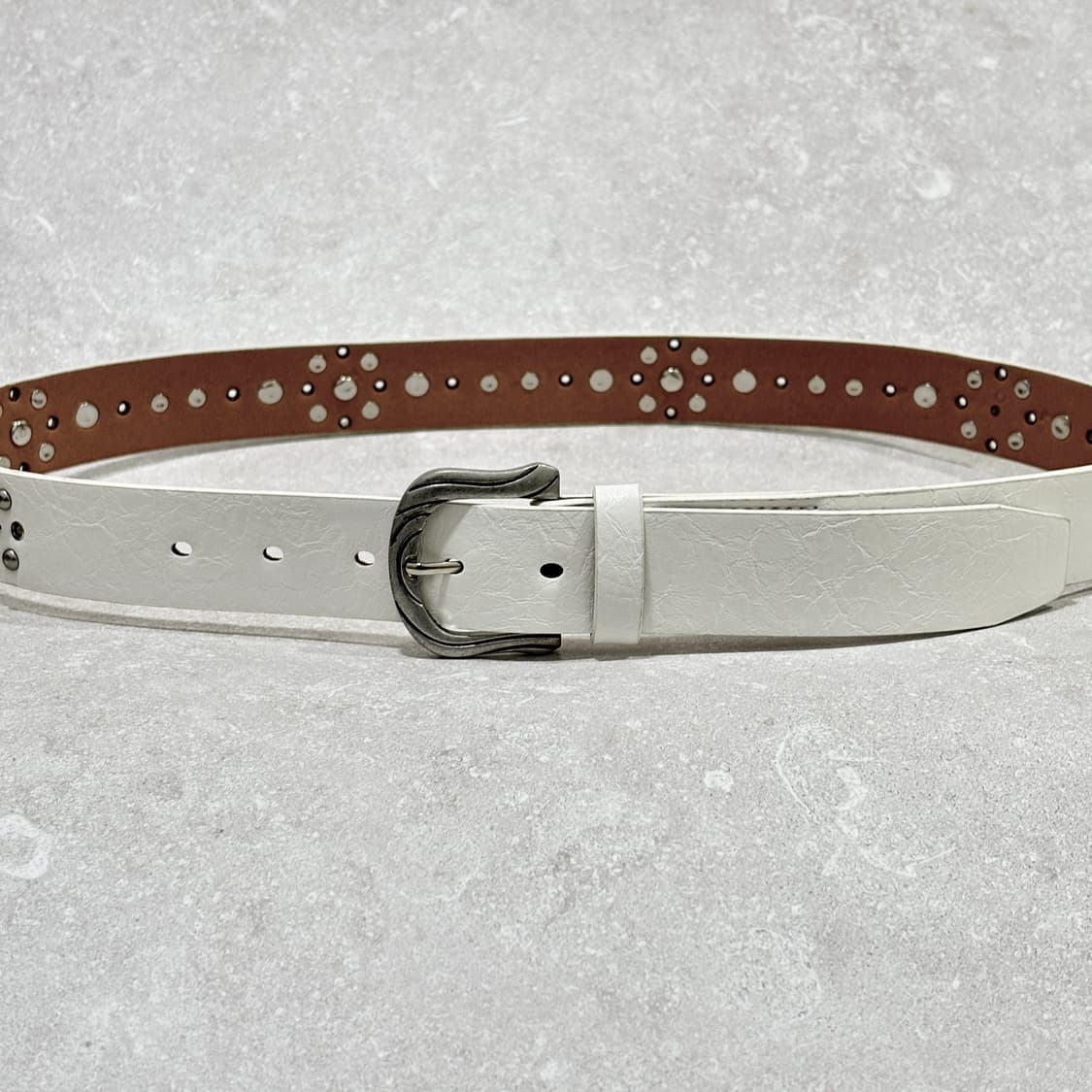 Oribell 락스터드 아일렛 크랙 가죽 볼드 벨트 상품이미지6