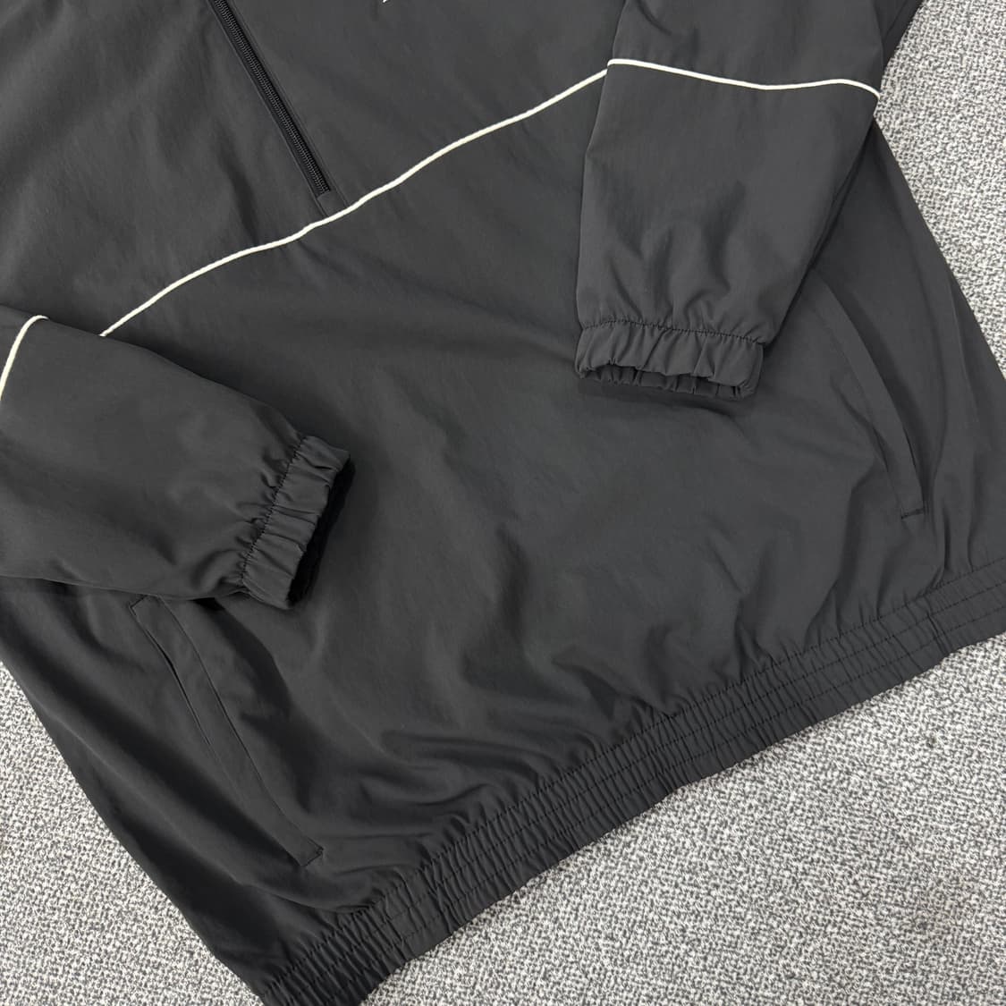 리복 클래식 자수로고 블랙 아노락 상품이미지3