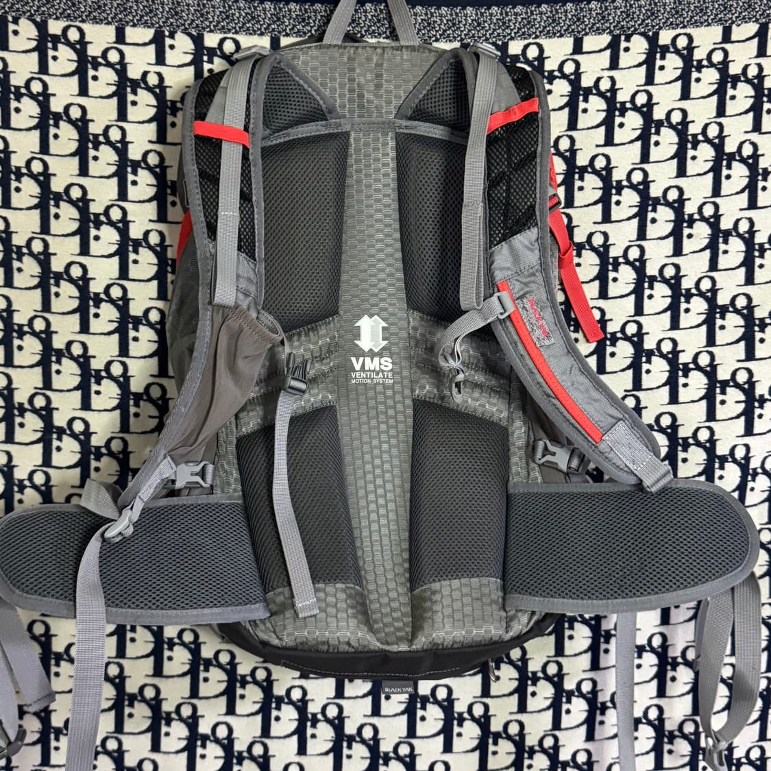 블랙야크 캐치업 28L 등산 배낭 그레이/레드 상품이미지6