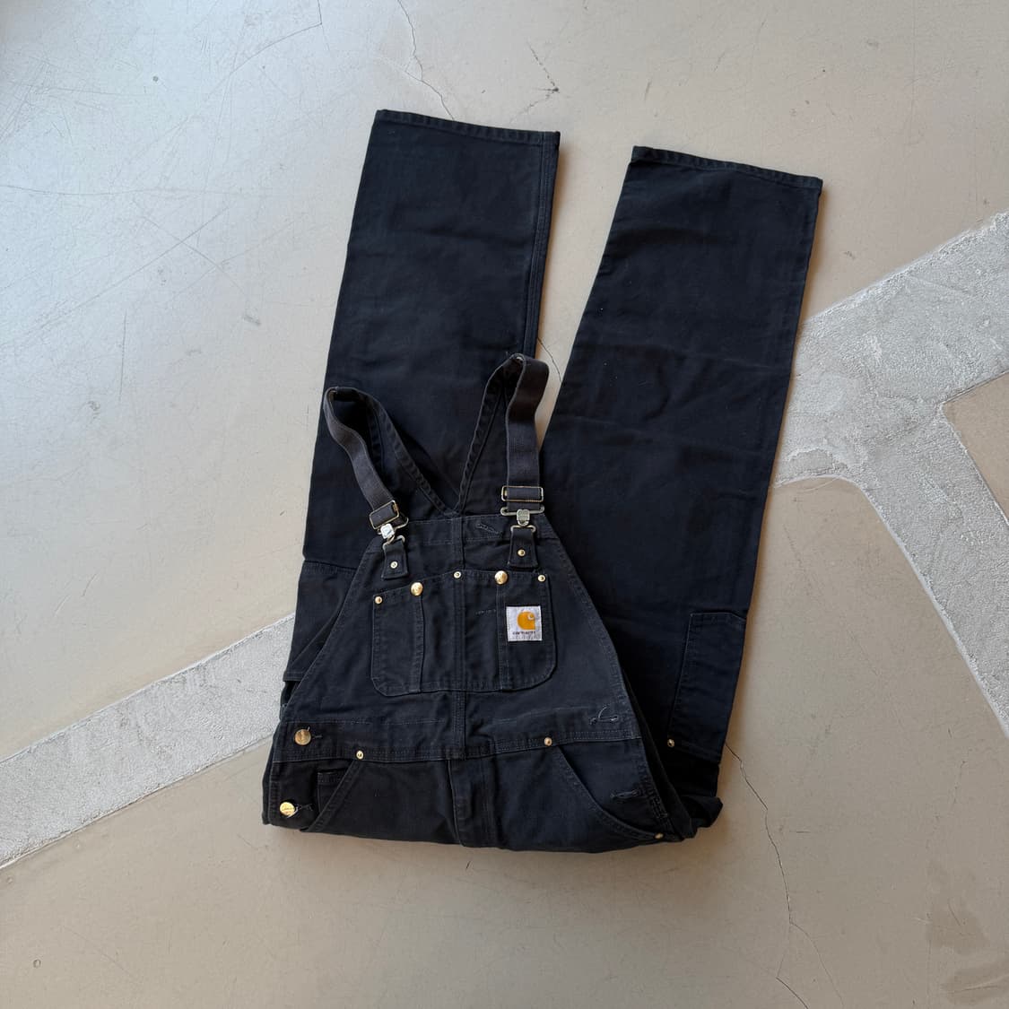 칼하트 덕 캔버스 더블니 오버롤 상품이미지1