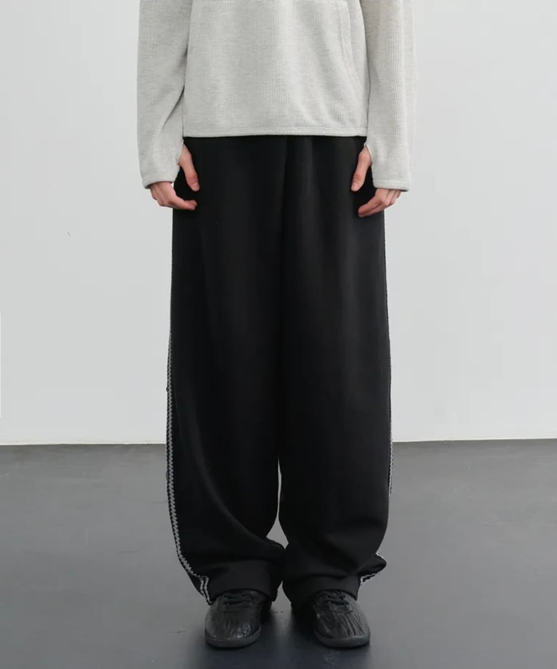 [새상품]노운 트랙 스웻팬츠 track sweat pants black 상품이미지1