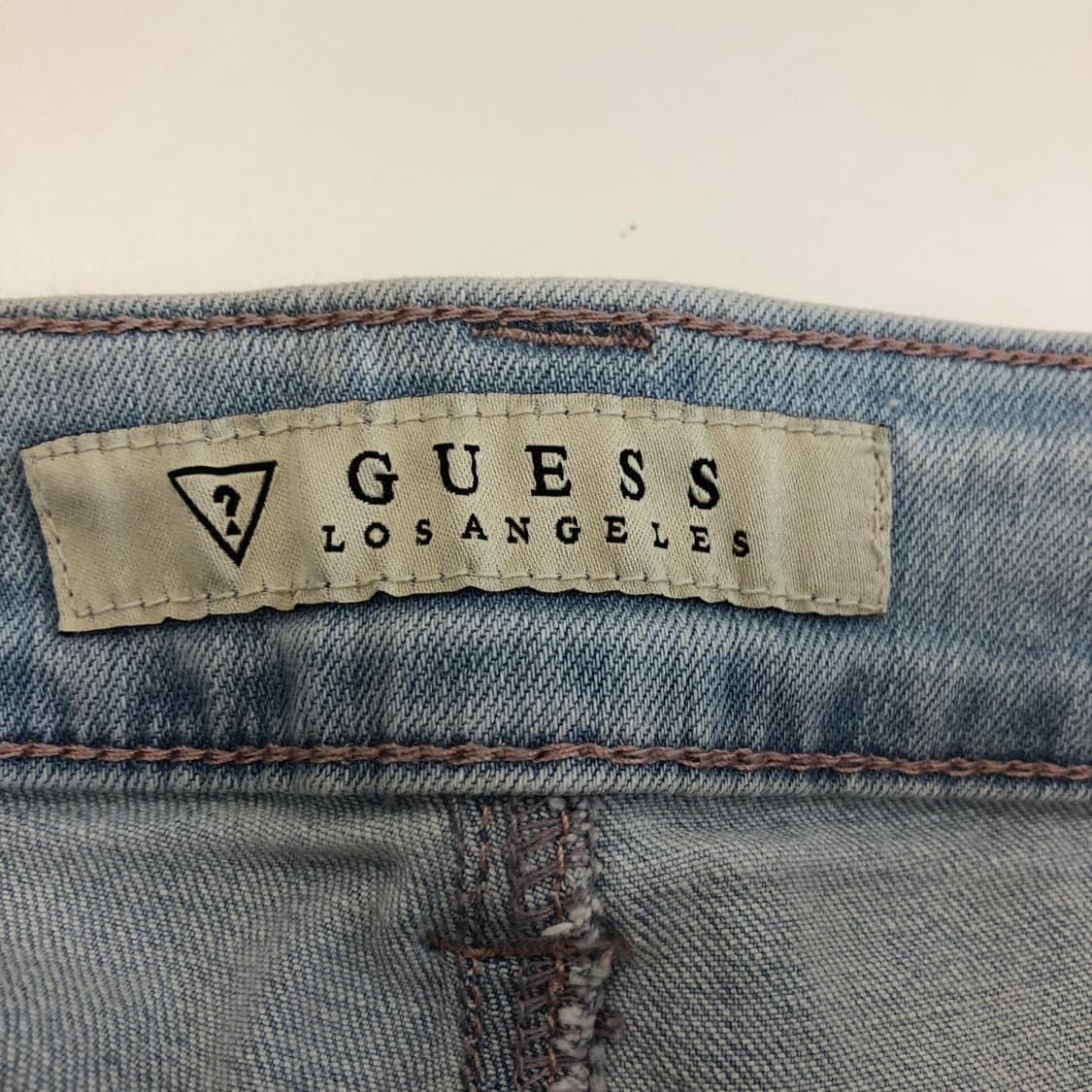 게스 화이트레더패치 데님진 33-34 인치 상품이미지5