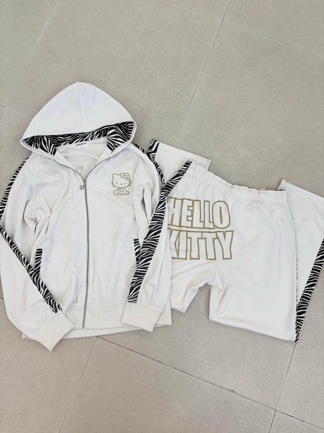 화이트 헬로키티 셋업 상품이미지1