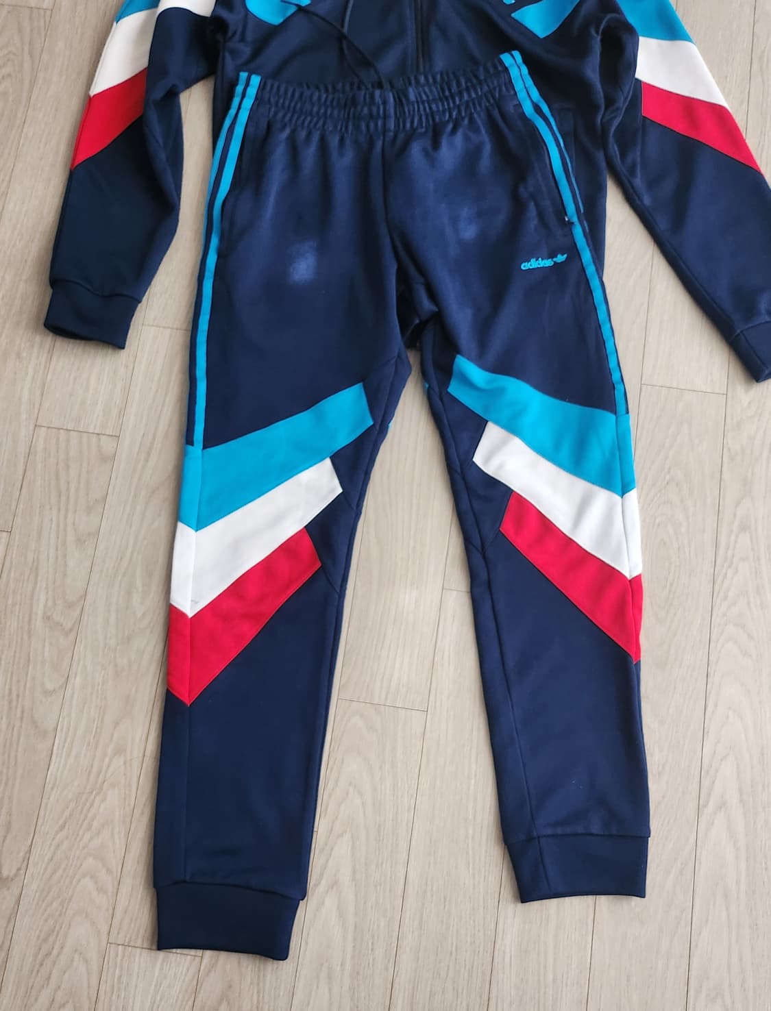 아디다스 트레이닝 세트 (남녀공용) 상품이미지3