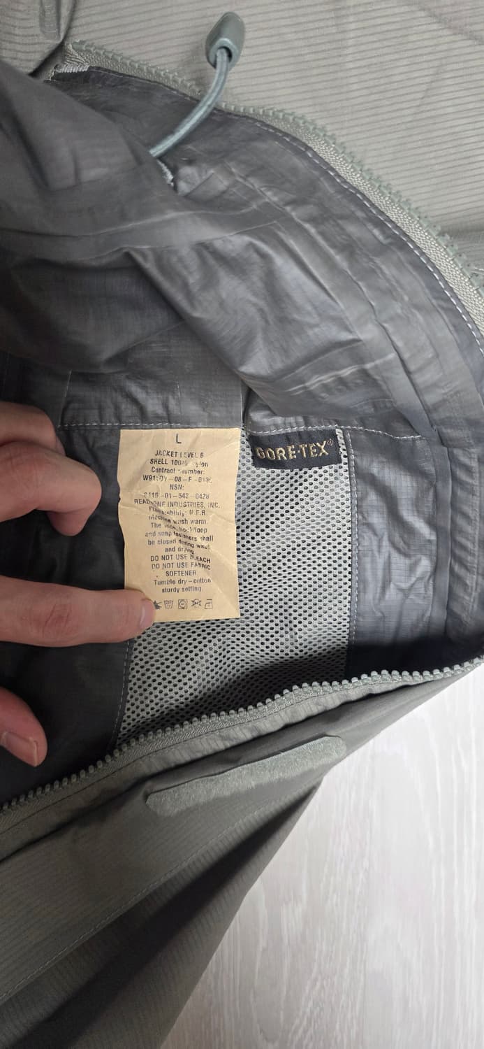 파타고니아 pcu 레벨6 고어텍스 라지 레귤러 판매 상품이미지4