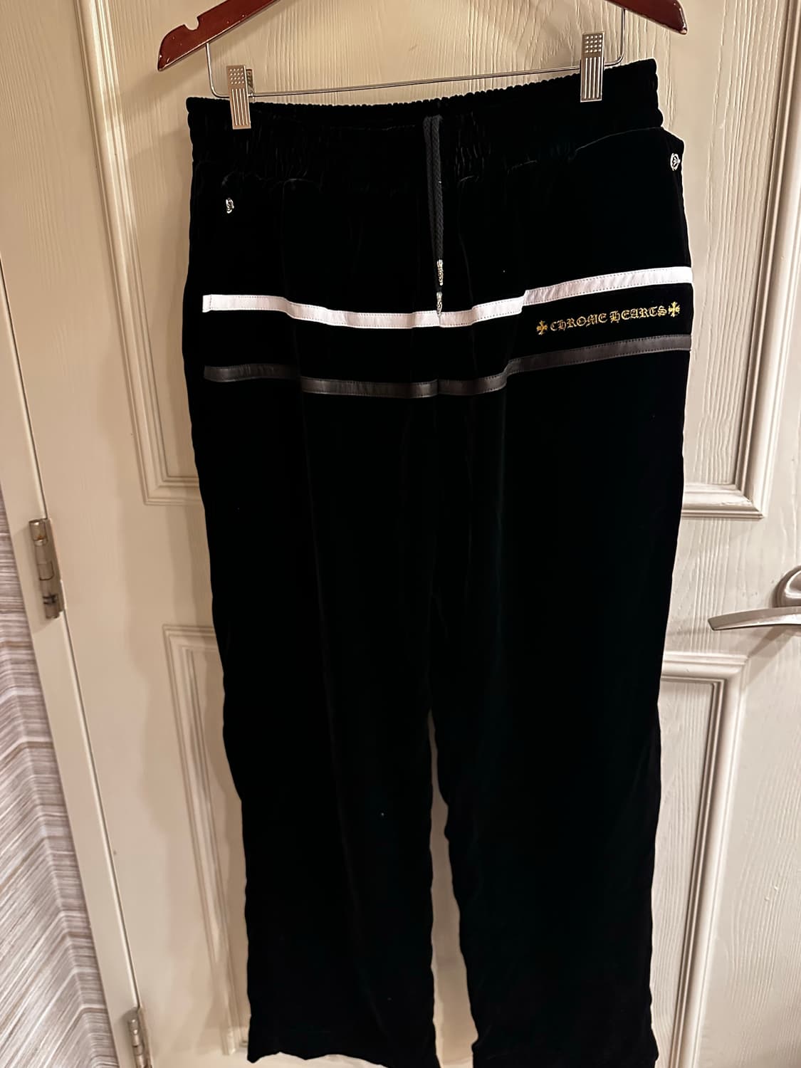 [XL]크롬하츠 벨벳 자수 트레이닝팬츠 상품이미지5