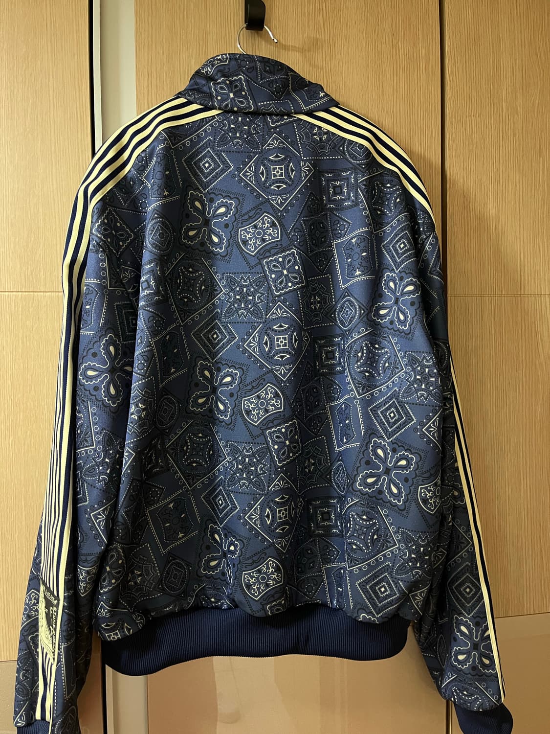 캐피탈 스무스 저지 쿠키 반다나 프린트 트랙 자켓 네이비 3사이즈 팝니다 상품이미지5