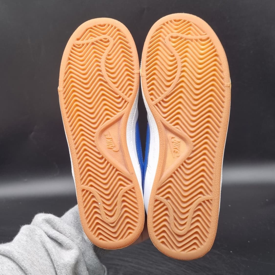 나이키 코트 로얄 흰파빨 스니커즈 235. 상품이미지3