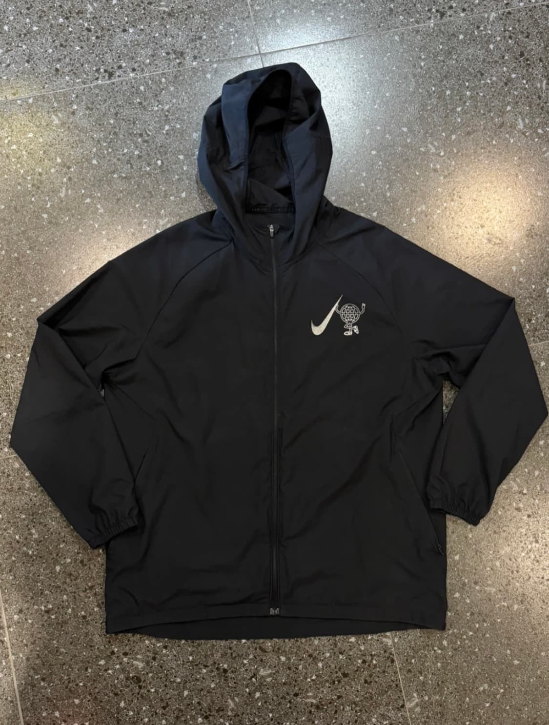 나이키 런닝 Worldwide 바람막이 상품이미지2