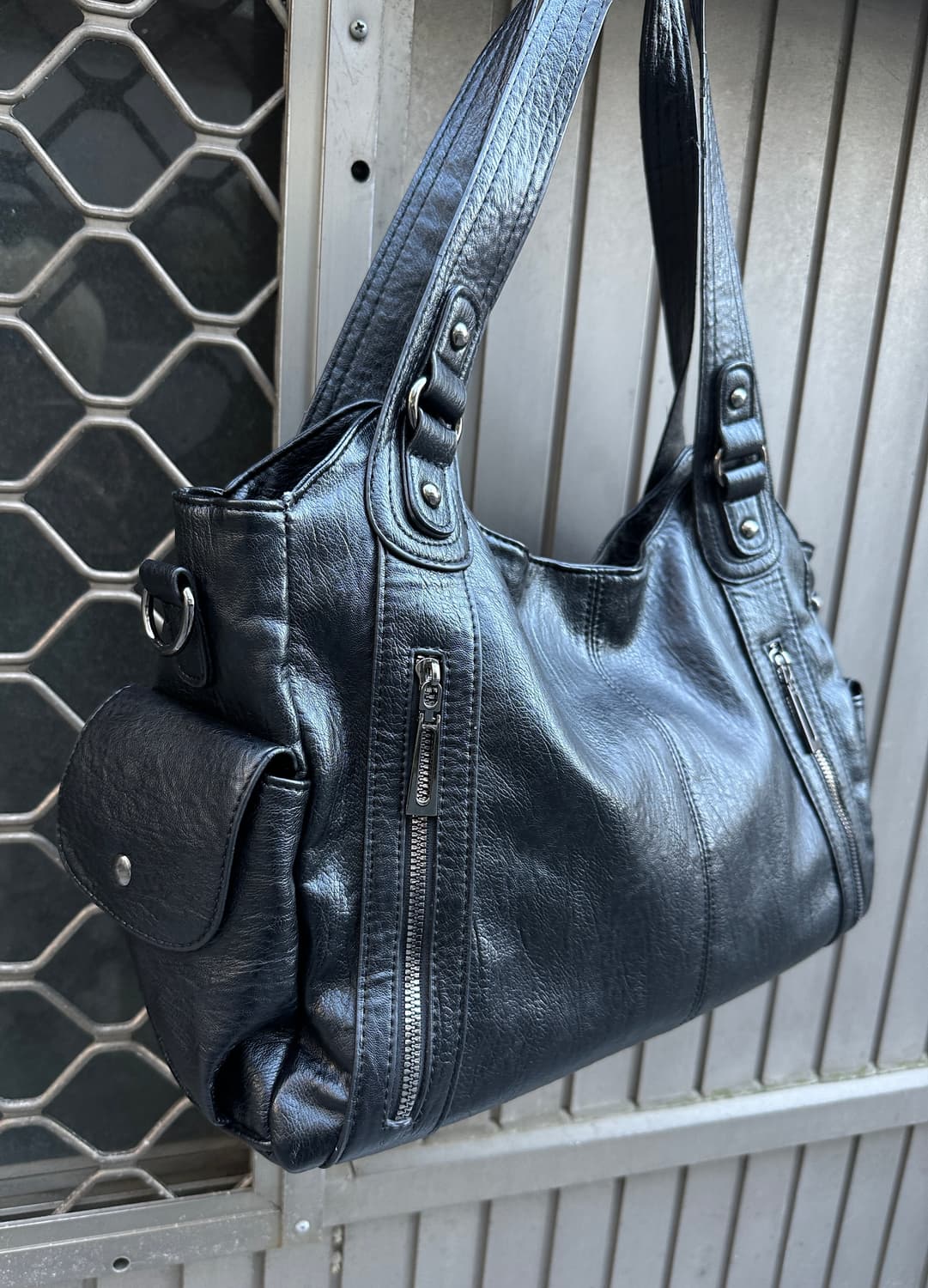 Black leather zipper point shoulder bag 상품이미지2