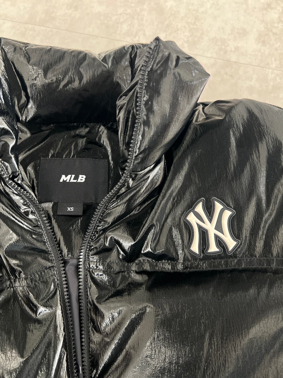 mlb 크롭 유광 커브 패딩 XS 상품이미지5