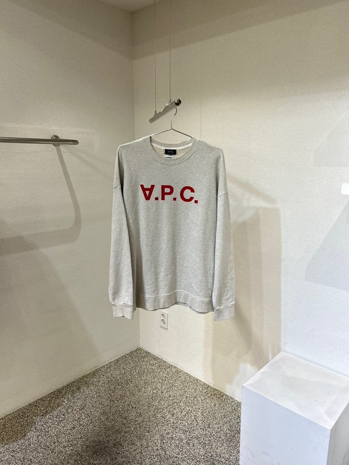 A.P.C. 로고 맨투맨 상품이미지1
