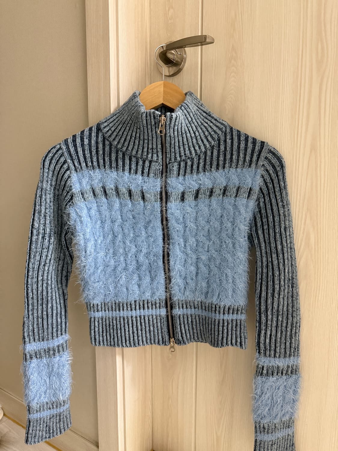 [카리나 착용] 라티젠 L6 컬러블록 니트집업 상품이미지4