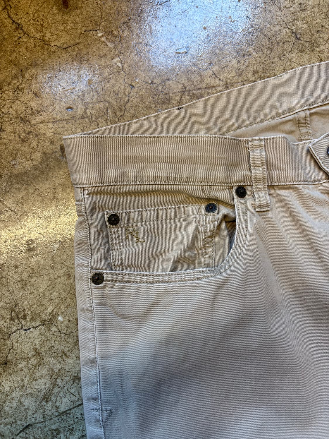 폴로 신형 라벨 가죽 탭 치노 상품이미지3