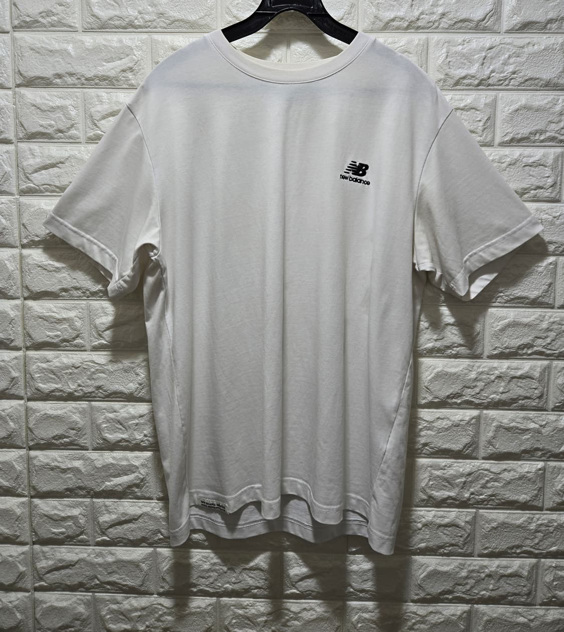 뉴발란스 에센셜 스몰 자수로고 반팔티 100 상품이미지1