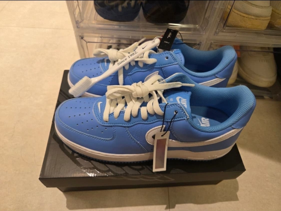 새상품_나이키 에어 포스 1 로우 레트로 컬러 오브 더 먼스 유니버시티 상품이미지4