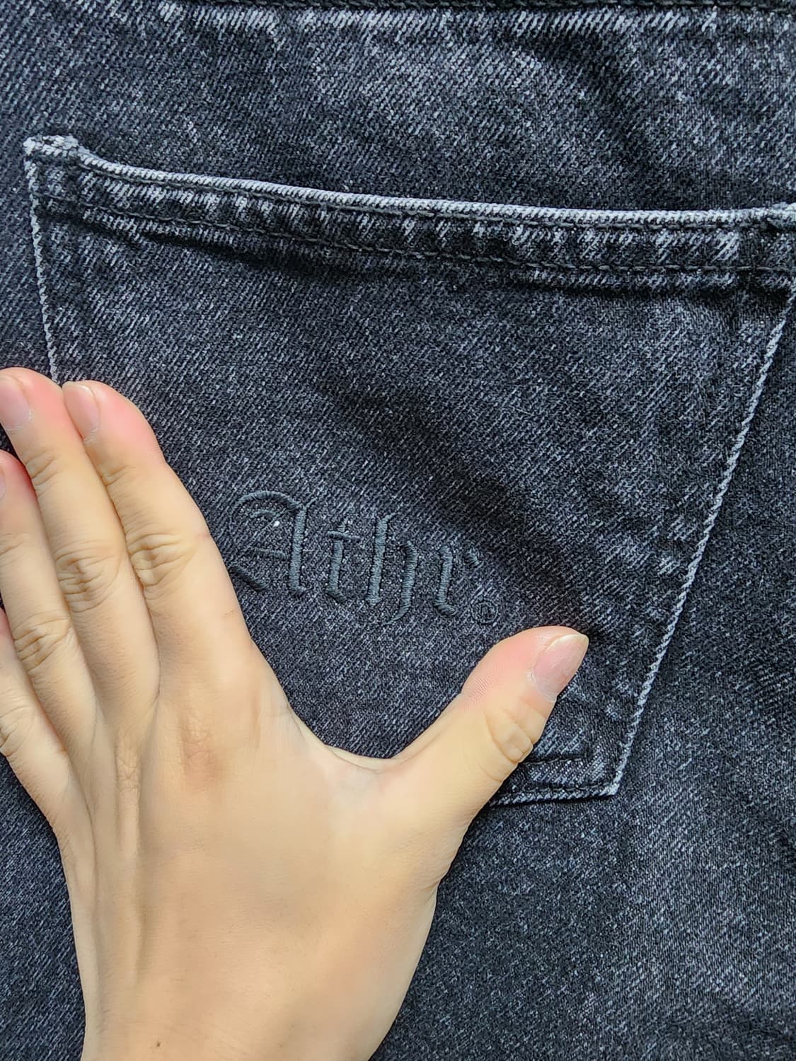 andanother 레터링 와이드 밴딩 흑청바지  상품이미지4