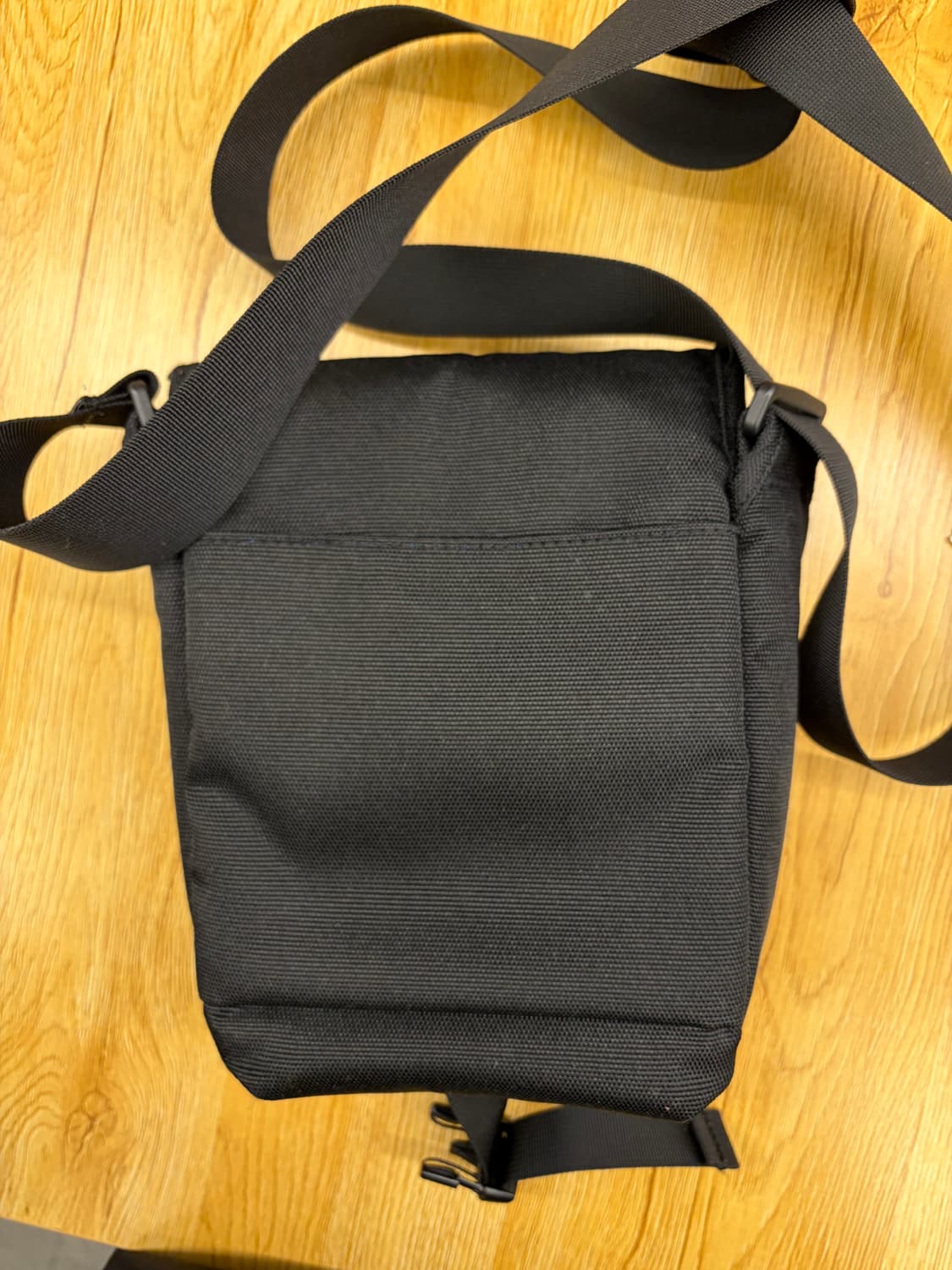 노스페이스 블랙 미니 크로스백 상품이미지4