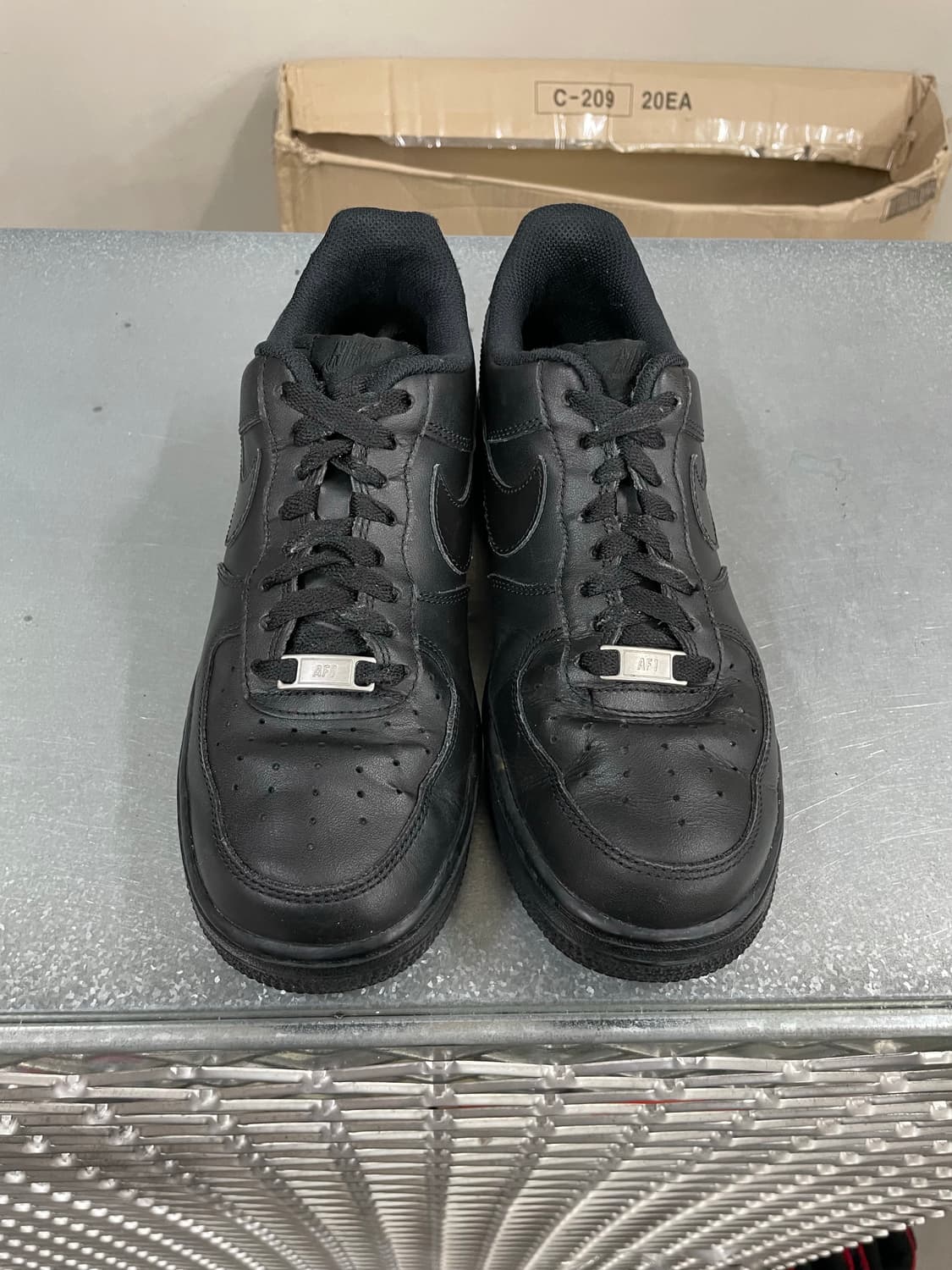 나이키 에어포스1 트리플 블랙 255 상품이미지5