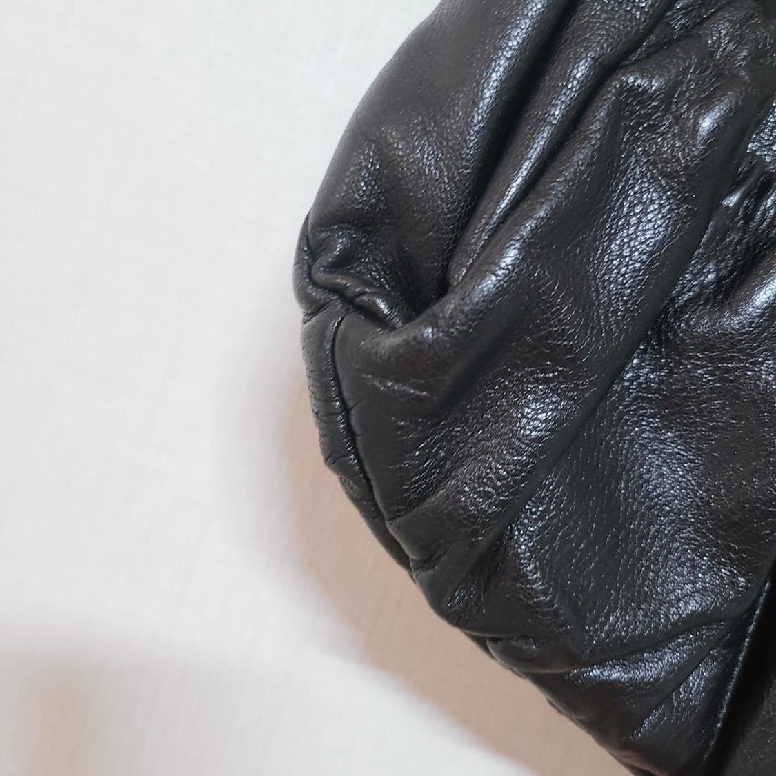 생로랑 몸바사 레더 숄더백 상품이미지3