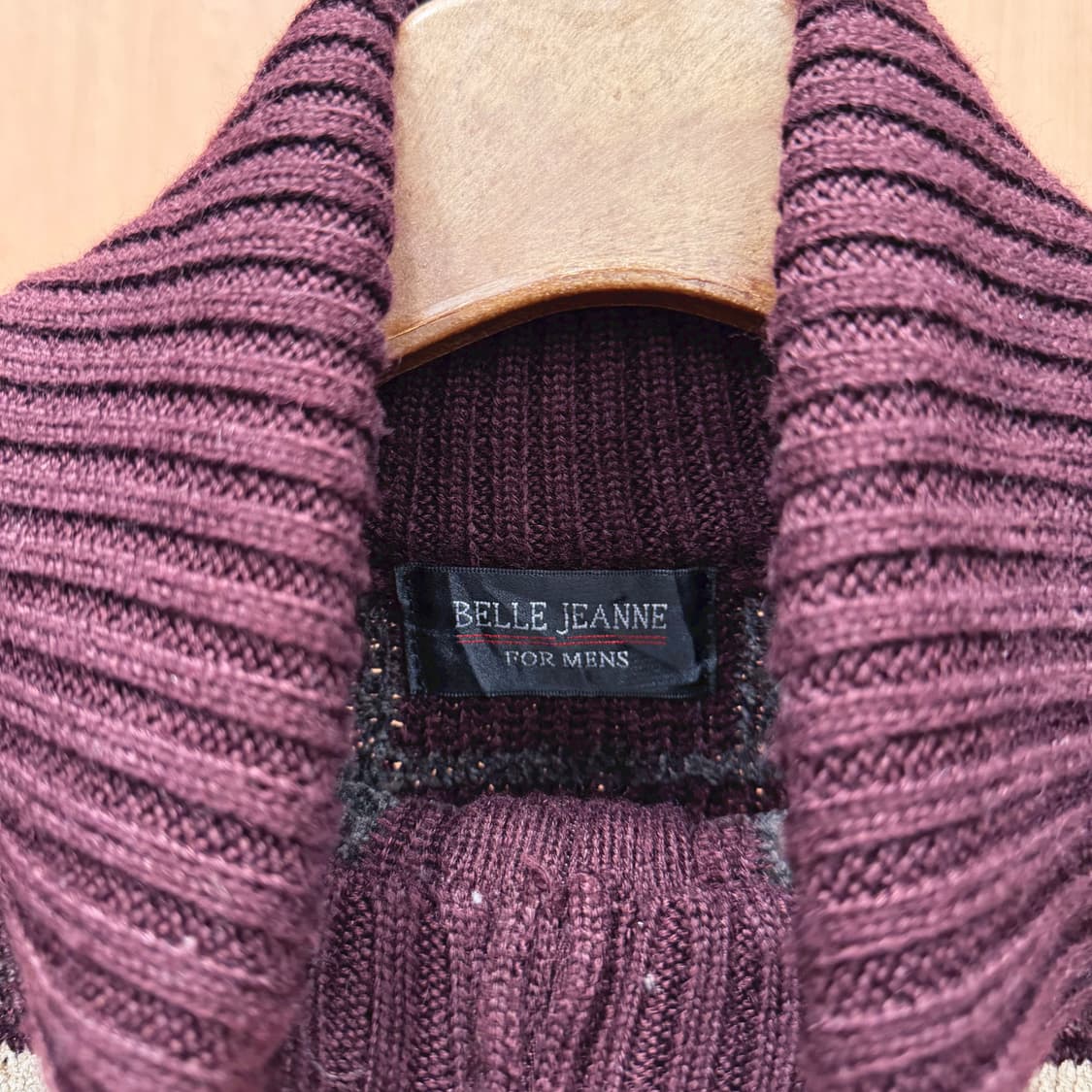 벨 잔느 하프 집업 터틀넥 긴팔 니트 클래식 체크 패턴 디테일 버건디 상품이미지6