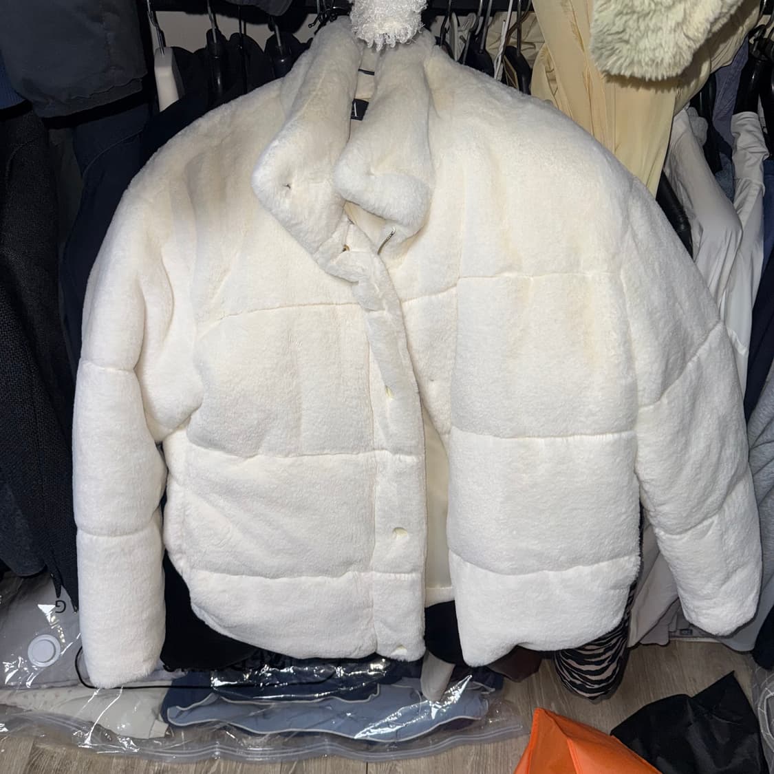 ZARA 퍼 숏패딩 아이보리 S 상품이미지1