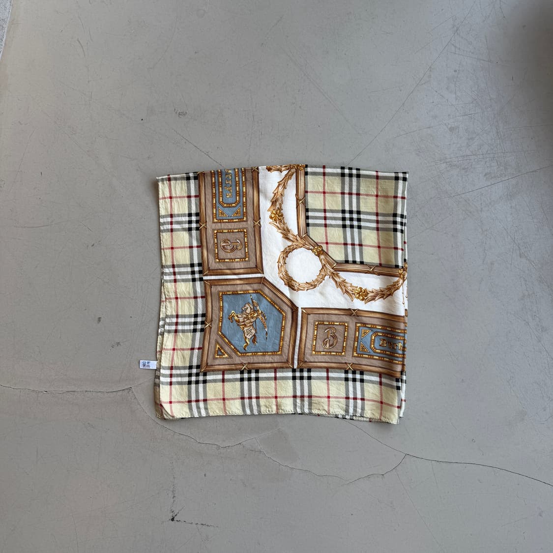 버버리 스퀘어 실크 스카프 상품이미지2