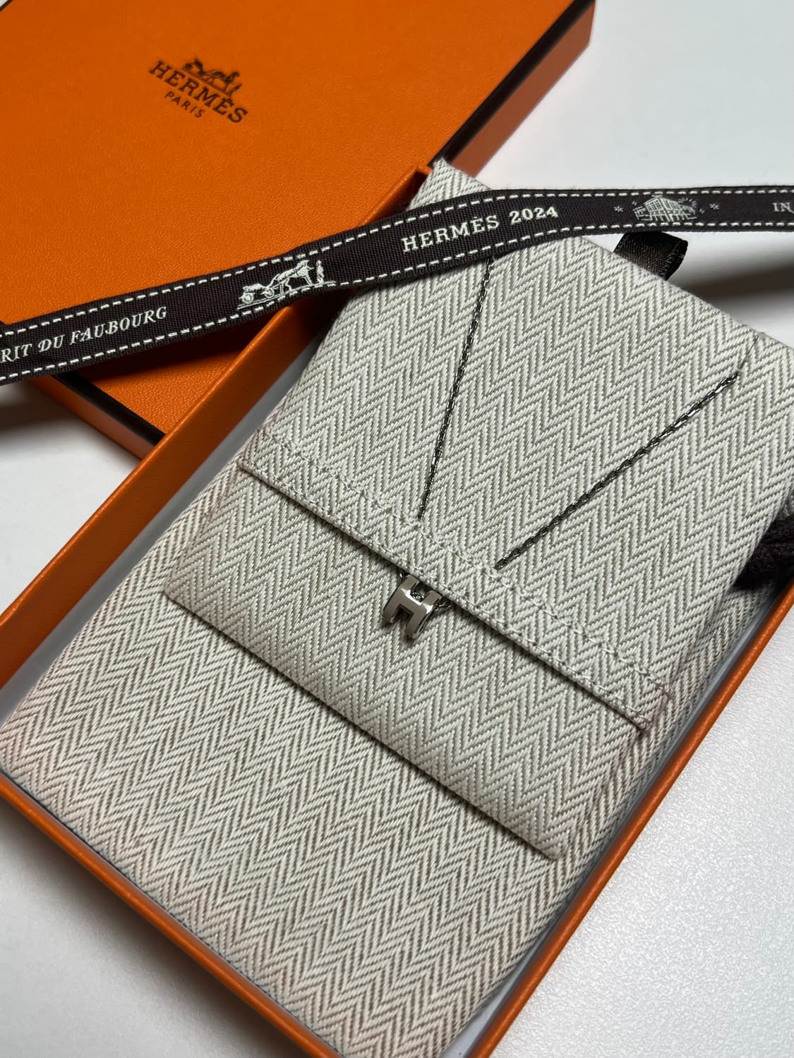 [정품] 에르메스 팝아슈 미니 펜던트 팔라듐 하드웨어 & 마롱 글라세 상품이미지1