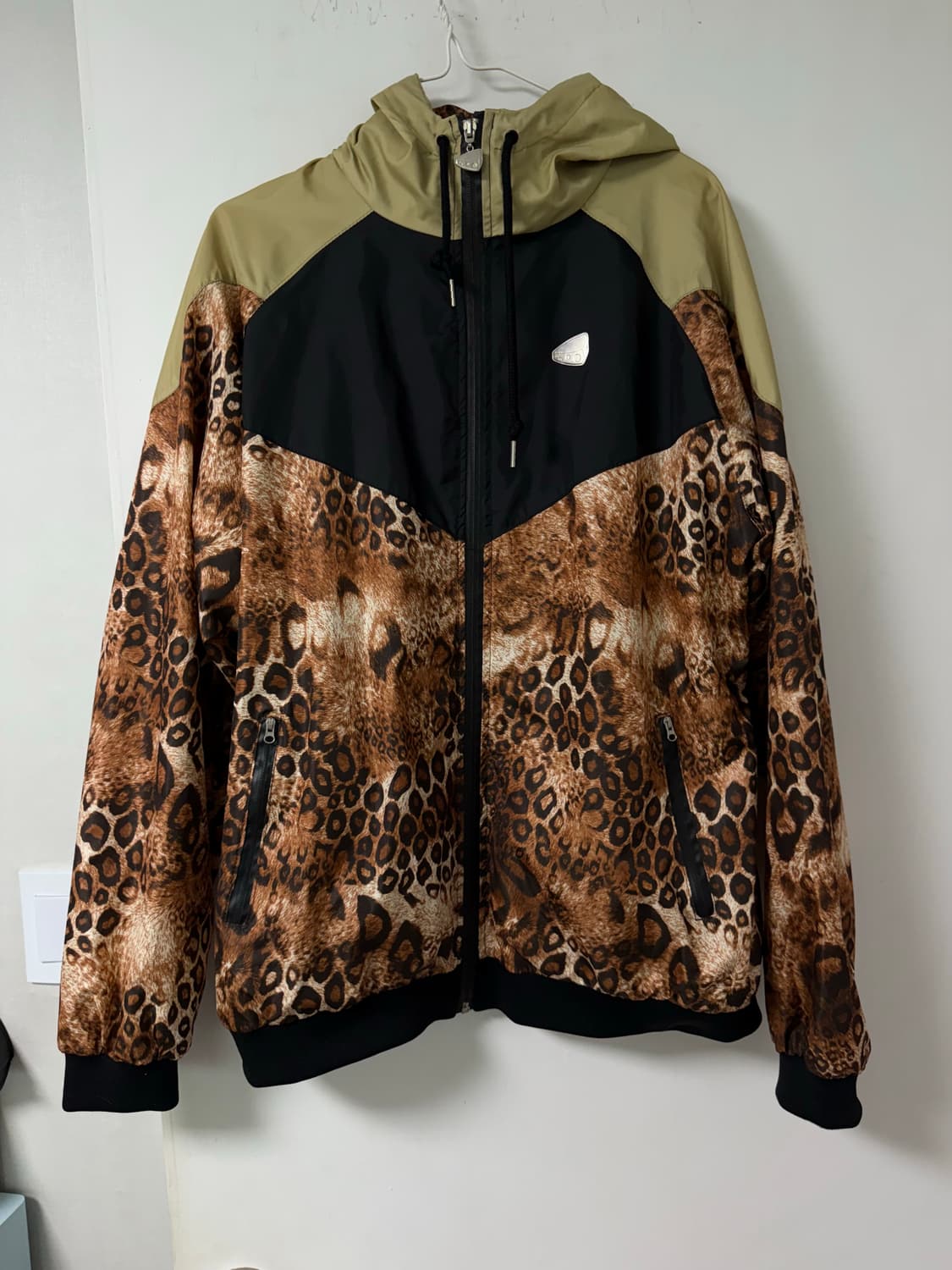 CHEDDA CLOTHING 레오파드 바람막이 후디집업자켓 상품이미지2