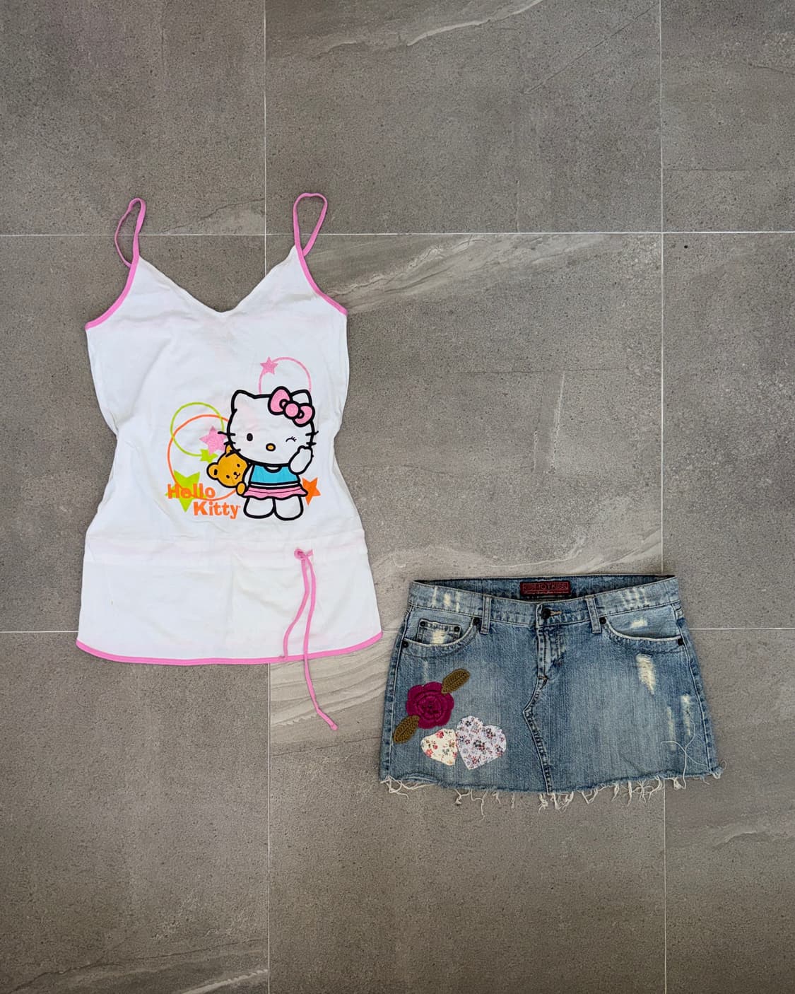Sanrio Hello Kitty print sleeveless 상품이미지1