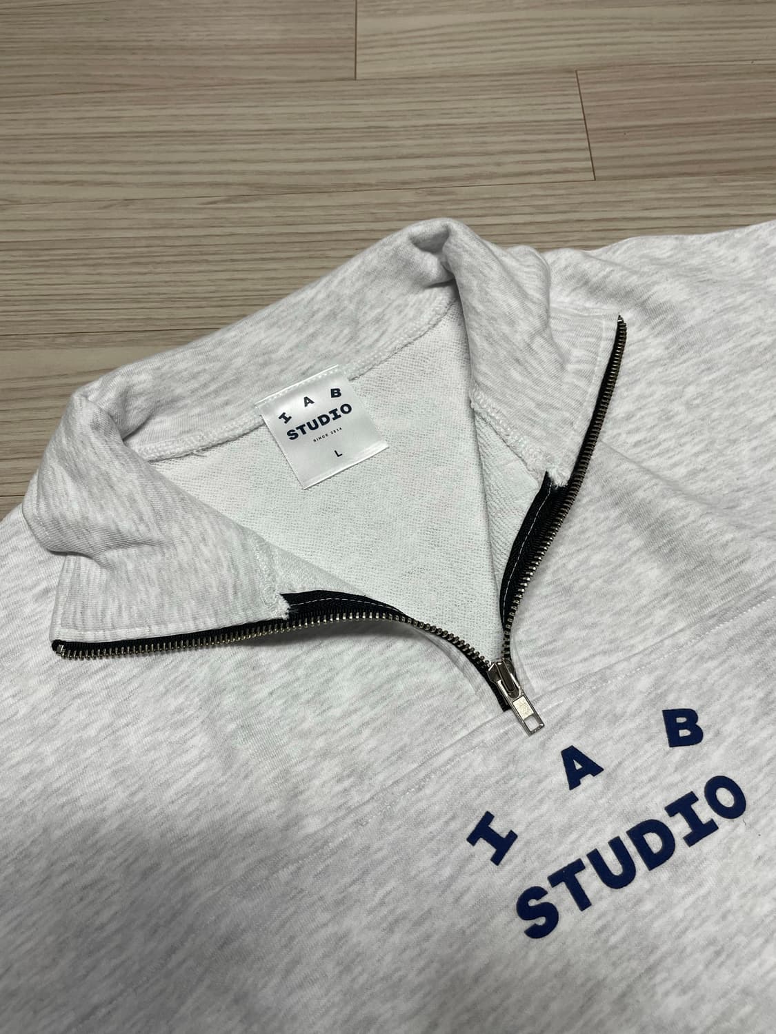 [새상품] 아이앱 스튜디오 하프 집업 그레이  상품이미지3