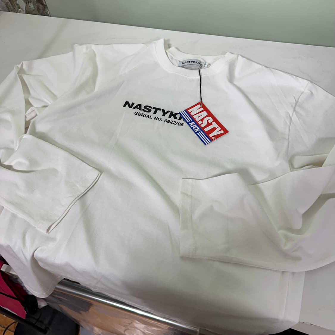 L 네스티킥 화이트 빅로고 라운드 긴팔슬리브 상품이미지3