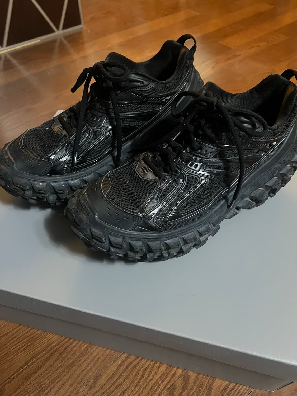 발렌시아가 디펜더 42 상품이미지1